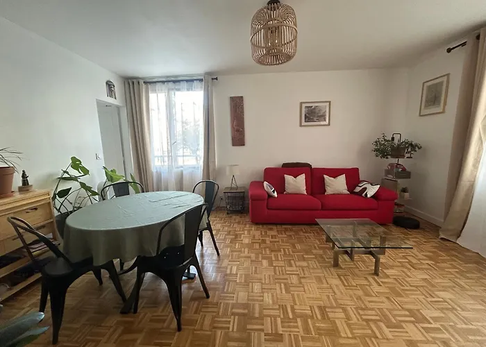 Grand Appartement 2 Pieces Dans Le 20Eme A Paris